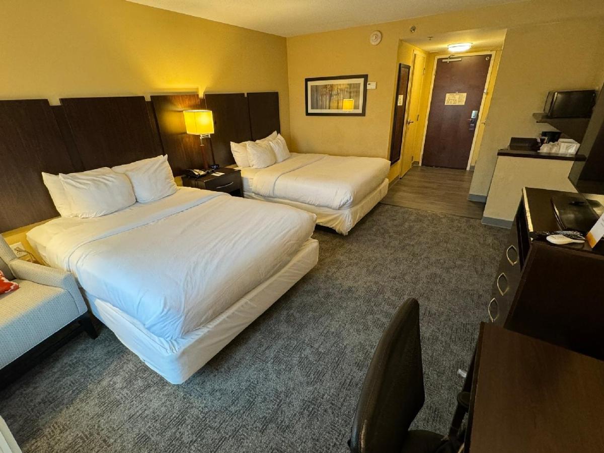 Comfort Inn & Suites Лексингтон-Парк Экстерьер фото