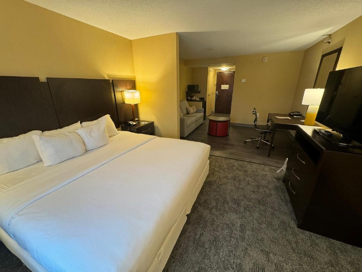 Comfort Inn & Suites Лексингтон-Парк Экстерьер фото