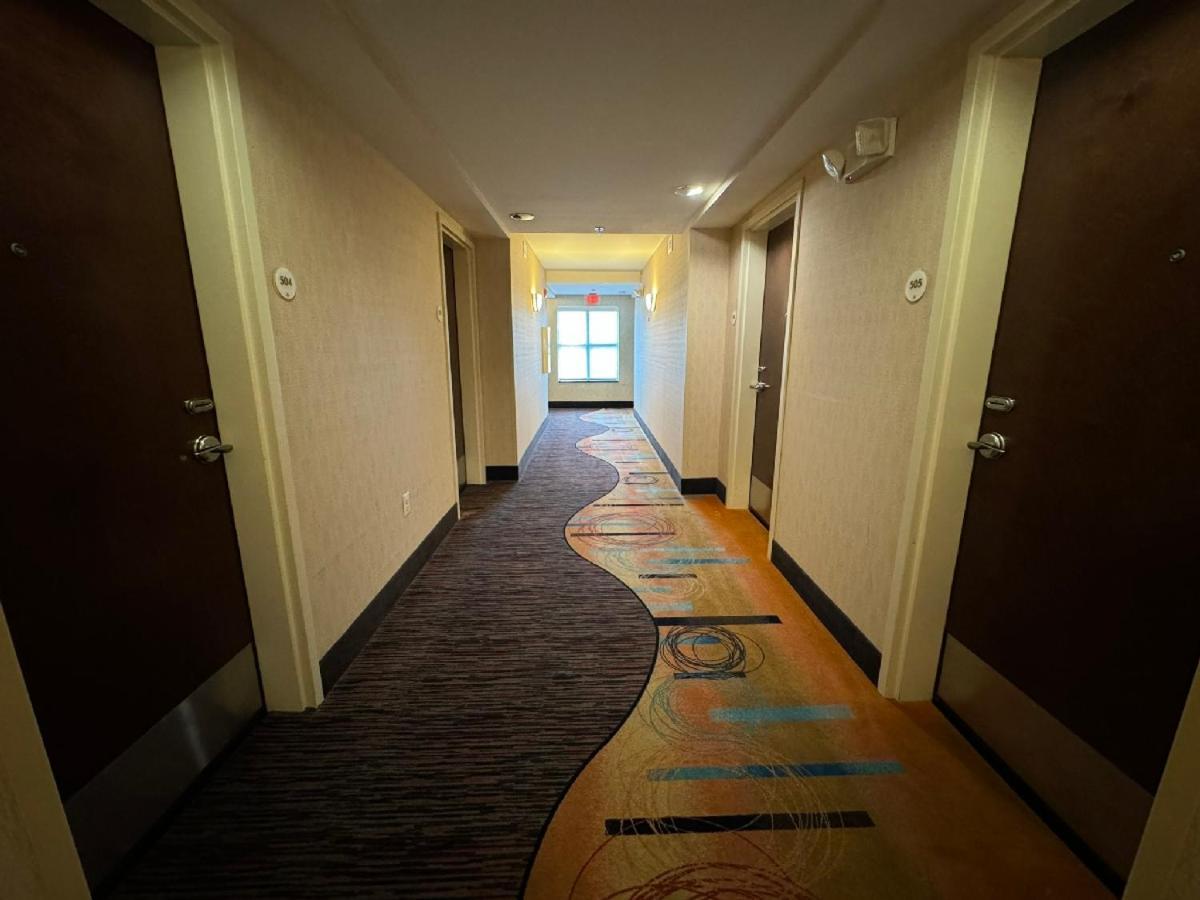 Comfort Inn & Suites Лексингтон-Парк Экстерьер фото