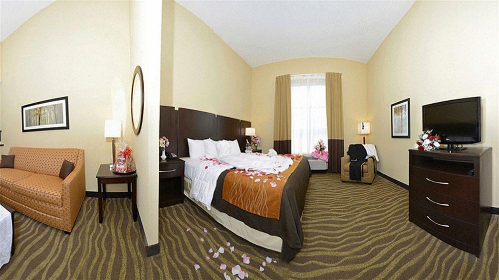 Comfort Inn & Suites Лексингтон-Парк Экстерьер фото